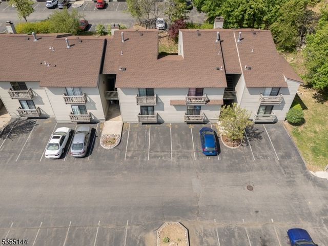 1811 Spruce Hills Dr, Glen Gardner Boro, NJ 08826