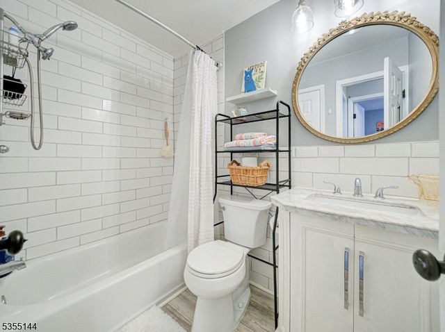 1811 Spruce Hills Dr, Glen Gardner Boro, NJ 08826