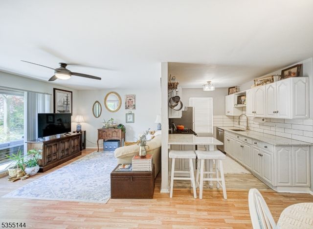 1811 Spruce Hills Dr, Glen Gardner Boro, NJ 08826