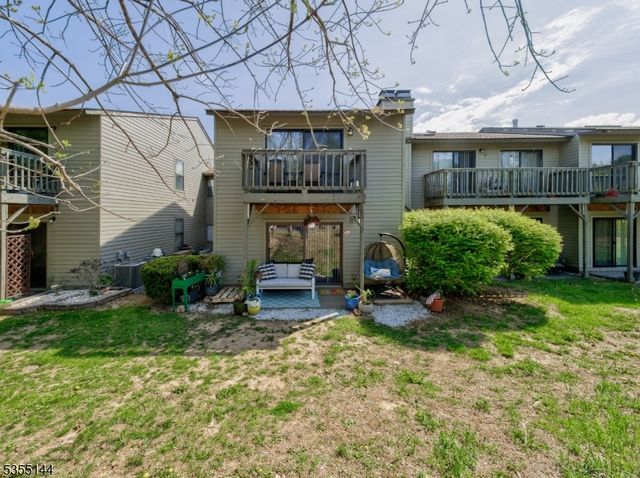 1811 Spruce Hills Dr, Glen Gardner Boro, NJ 08826