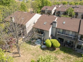 1811 Spruce Hills Dr, Glen Gardner Boro, NJ 08826