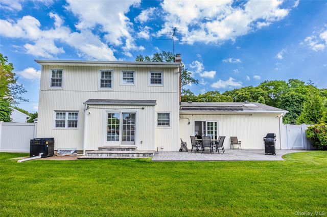 25 Gerald Lane, Plainview, NY 11803
