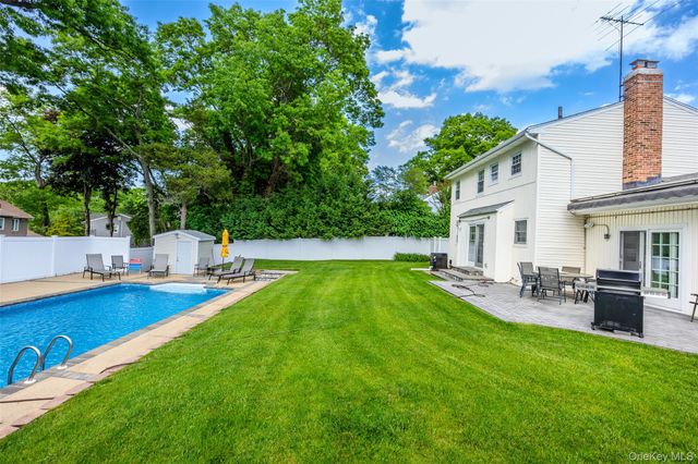 25 Gerald Lane, Plainview, NY 11803