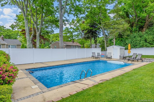25 Gerald Lane, Plainview, NY 11803