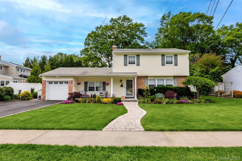 25 Gerald Lane, Plainview, NY 11803
