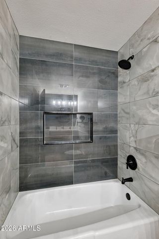 735 E MANHATTON Drive, Tempe, AZ 85282
