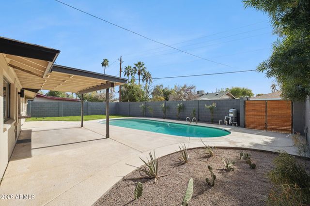 735 E MANHATTON Drive, Tempe, AZ 85282