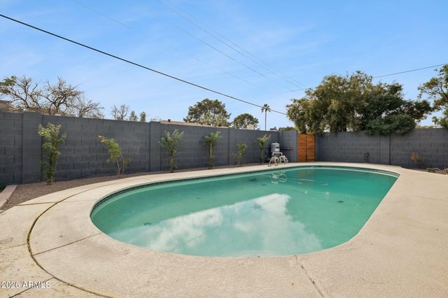 735 E MANHATTON Drive, Tempe, AZ 85282