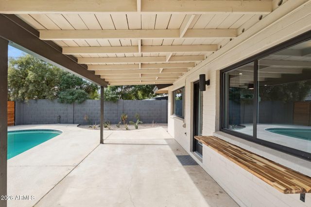735 E MANHATTON Drive, Tempe, AZ 85282