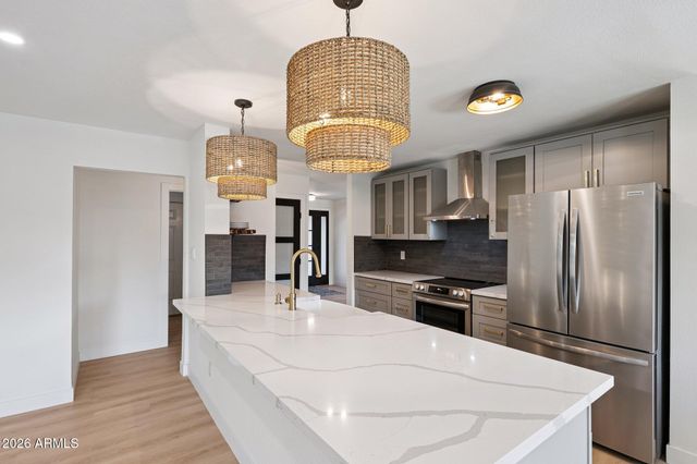 735 E MANHATTON Drive, Tempe, AZ 85282
