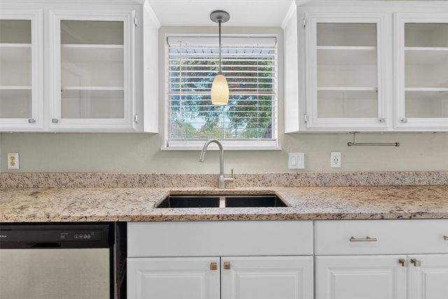 114 Maple Dr, Portland, TX 78374