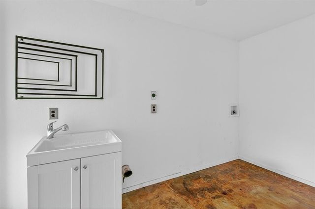 114 Maple Dr, Portland, TX 78374