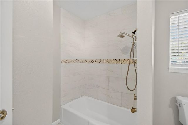 114 Maple Dr, Portland, TX 78374