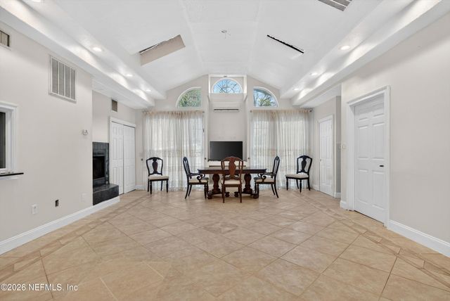 5933 GREEN HILL Lane, Jacksonville, FL 32211