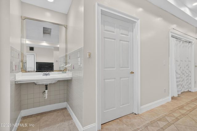 5933 GREEN HILL Lane, Jacksonville, FL 32211