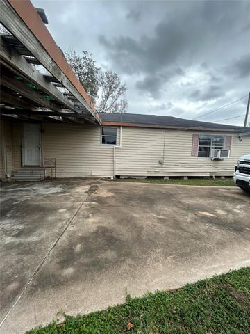 312 Willow Street, Sweeny, TX 77480