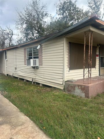 312 Willow Street, Sweeny, TX 77480