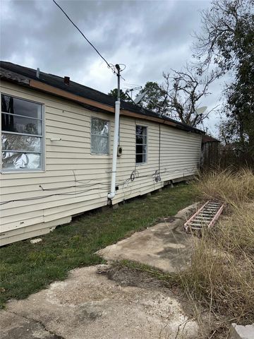 312 Willow Street, Sweeny, TX 77480