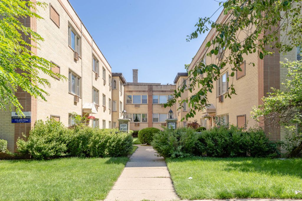2007 W Touhy Avenue 207, Chicago, IL 60645