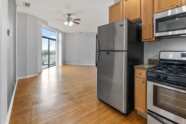 2451 W Howard Street 406, Chicago, IL 60645