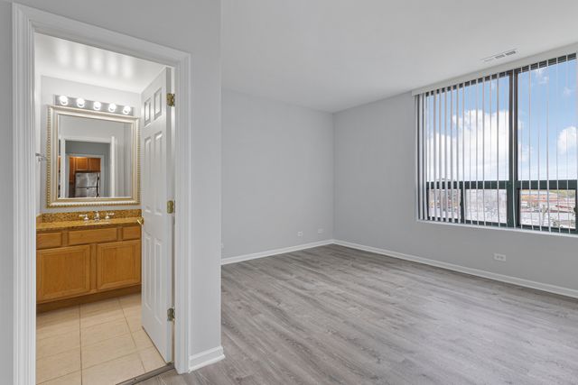 2451 W Howard Street 406, Chicago, IL 60645