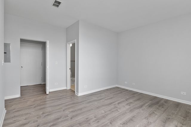 2451 W Howard Street 406, Chicago, IL 60645