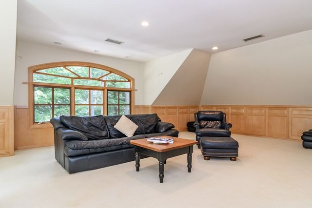 41 Phillips Rd, Sudbury, MA 01776