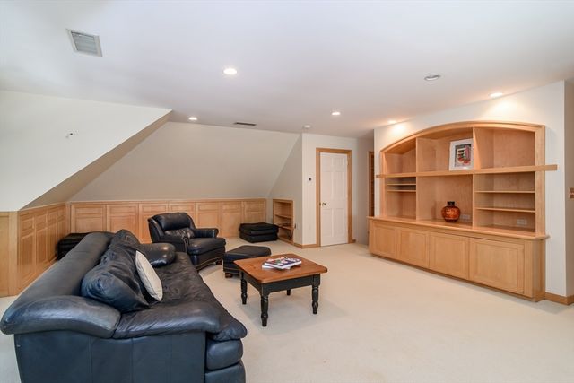 41 Phillips Rd, Sudbury, MA 01776