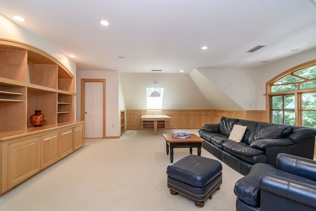 41 Phillips Rd, Sudbury, MA 01776