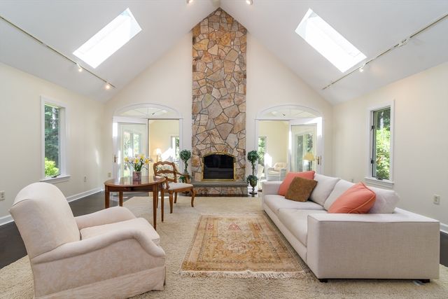 41 Phillips Rd, Sudbury, MA 01776