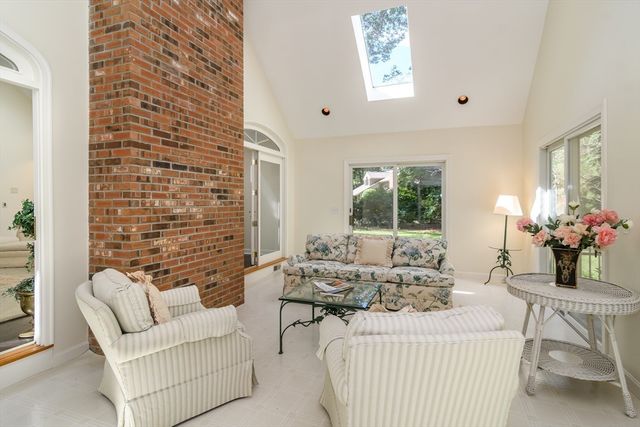 41 Phillips Rd, Sudbury, MA 01776