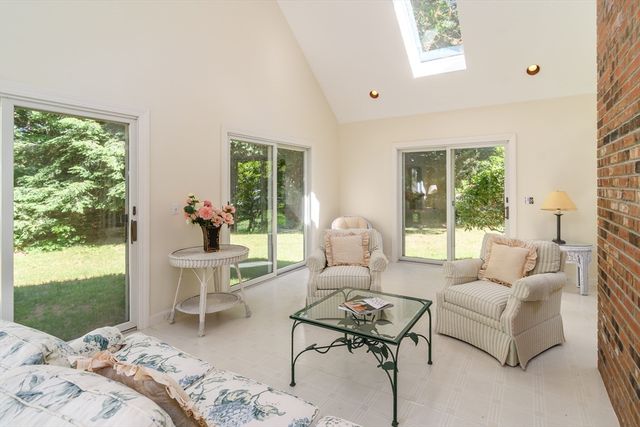 41 Phillips Rd, Sudbury, MA 01776