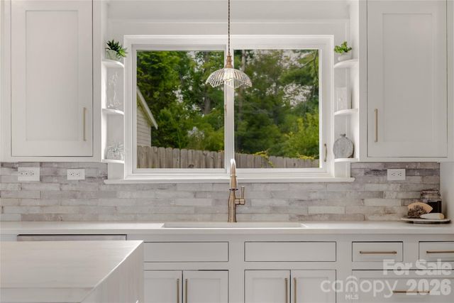 10 Springdale Road, Asheville, NC 28805