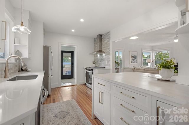 10 Springdale Road, Asheville, NC 28805