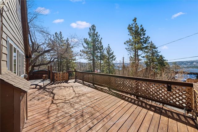 1137 Ridge Rd, Fawnskin, CA 92333