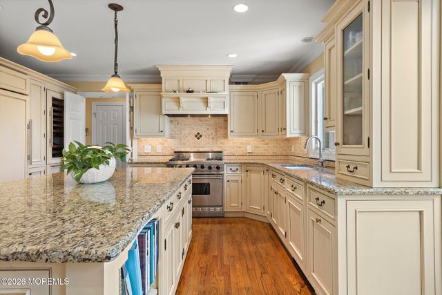 194 Heritage Court, Little Silver, NJ 07739