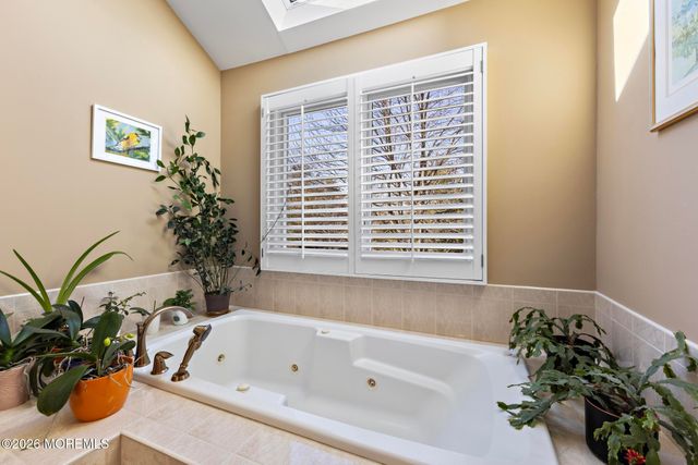 194 Heritage Court, Little Silver, NJ 07739