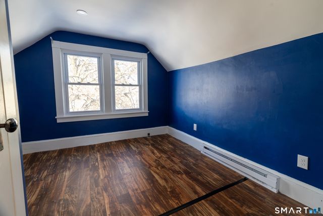 90 School Street, New London, CT 06320