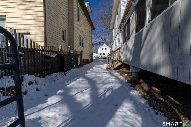 90 School Street, New London, CT 06320