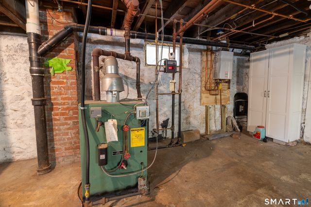 90 School Street, New London, CT 06320