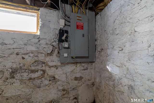 90 School Street, New London, CT 06320