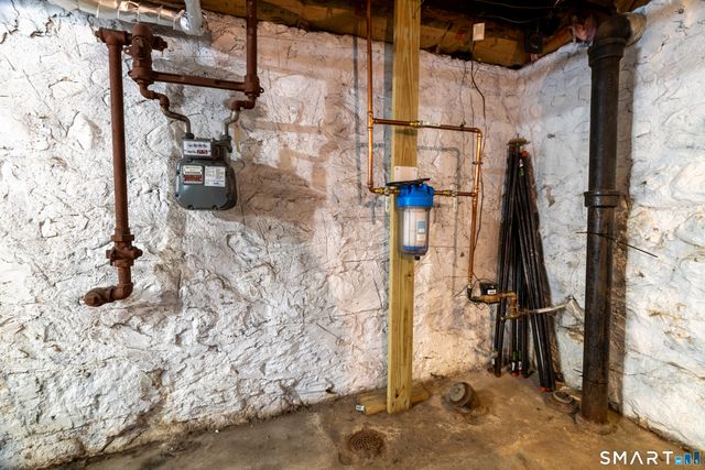 90 School Street, New London, CT 06320