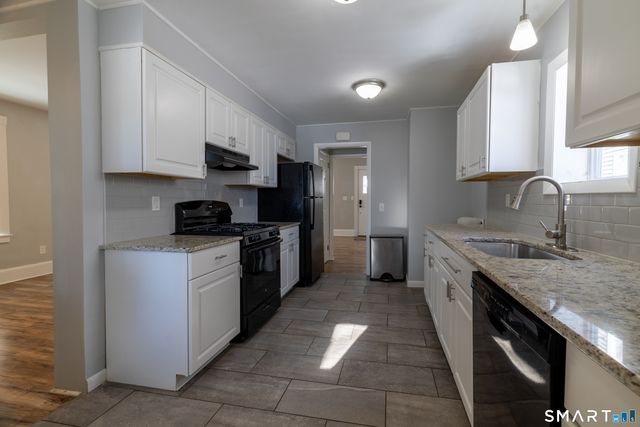 90 School Street, New London, CT 06320