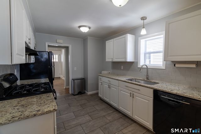 90 School Street, New London, CT 06320