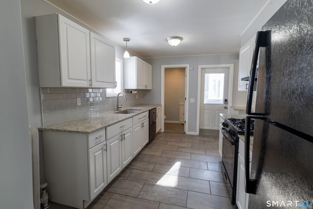 90 School Street, New London, CT 06320