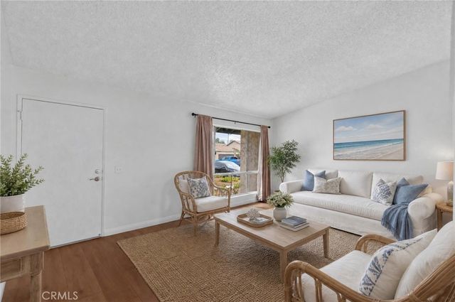 6377 La Mirada Way, Riverside, CA 92504