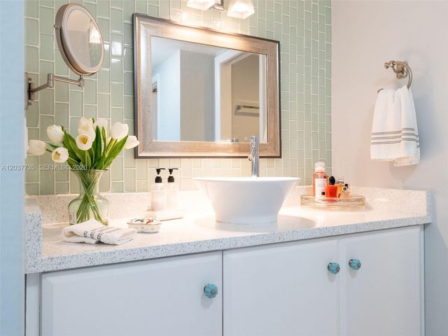 500 Bayview Dr 1520, Sunny Isles Beach, FL 33160