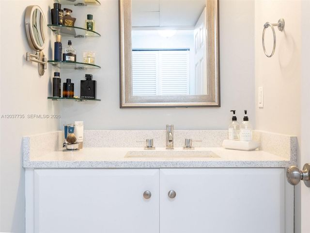 500 Bayview Dr 1520, Sunny Isles Beach, FL 33160