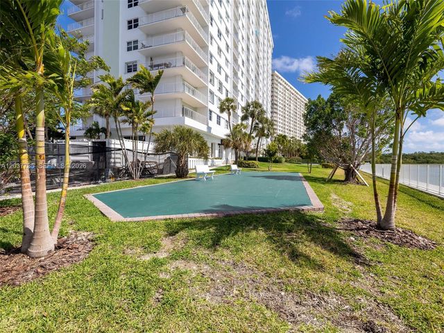 500 Bayview Dr 1520, Sunny Isles Beach, FL 33160