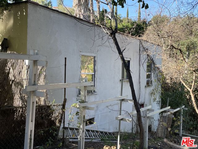 3754 Fredonia Drive, Los Angeles, CA 90068